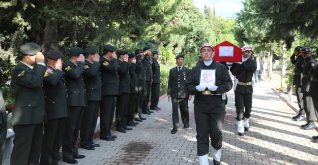 Kıbrıs Gazisi Ali Divriş, Askeri Törenle Son Yolculuğuna Uğurlandı