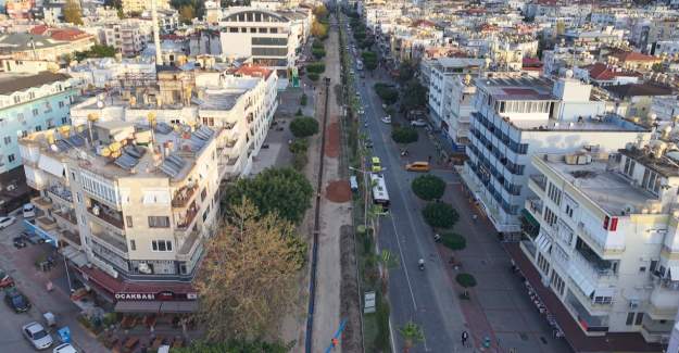 Atatürk Caddesi Tarihi Yenilemede Çalışmalar Hızlandı