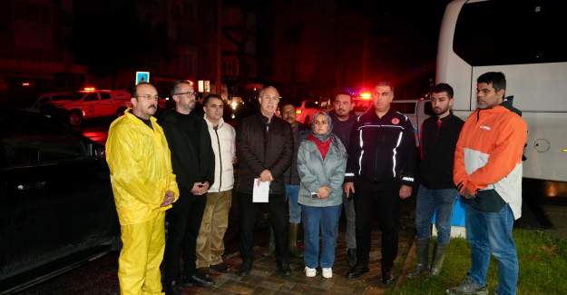 Başkan Özçelik Aşırı Yağış Sonrası Sahada