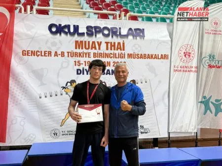 Alanya'nın Genç Yumruğu Türkiye Üçüncüsü Oldu