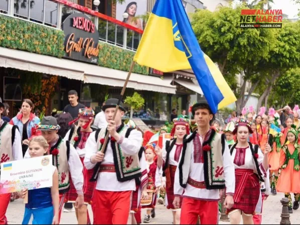 Dünya Çocukları Alanya Sokaklarına Renk Kattı