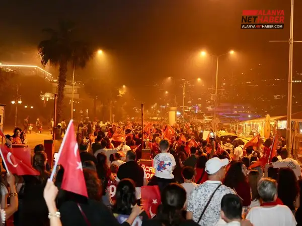 Alanya Gençliği Ata'sının İzinde Tek Yürek