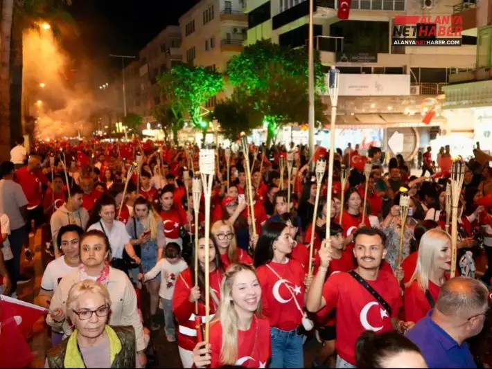 Alanya Gençliği Kurtuluş Meşalesini Gururla Taşıdı