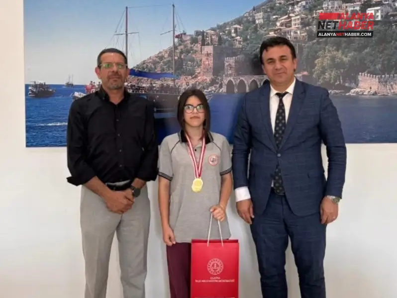 Müdür Yılmaz Şampiyon Öğrenciyi Gururla Ağırladı