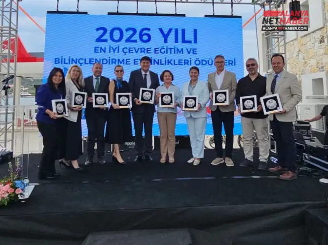 Alanya Sahilleri 79 Mavi Bayrakla Taçlandı