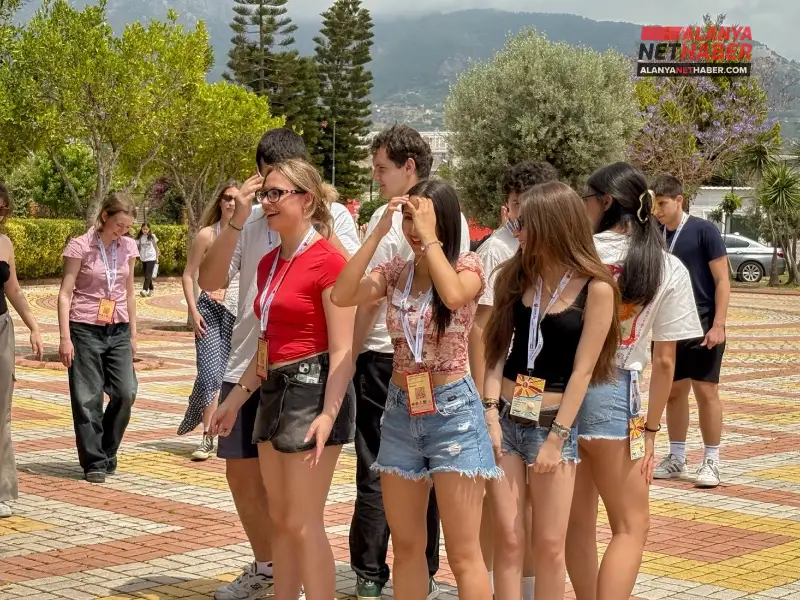 Avrupalı Gençlerin Kalbi Alanya'da Attı