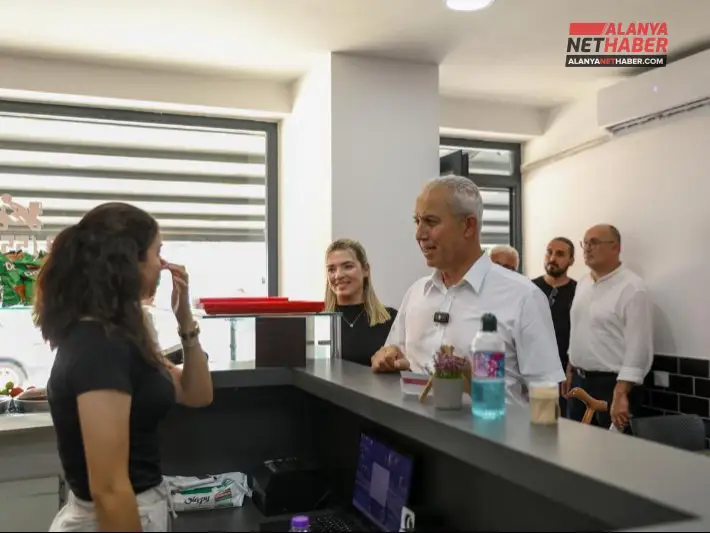 Başkan Özçelik Mahmutlar Esnafıyla Buluştu
