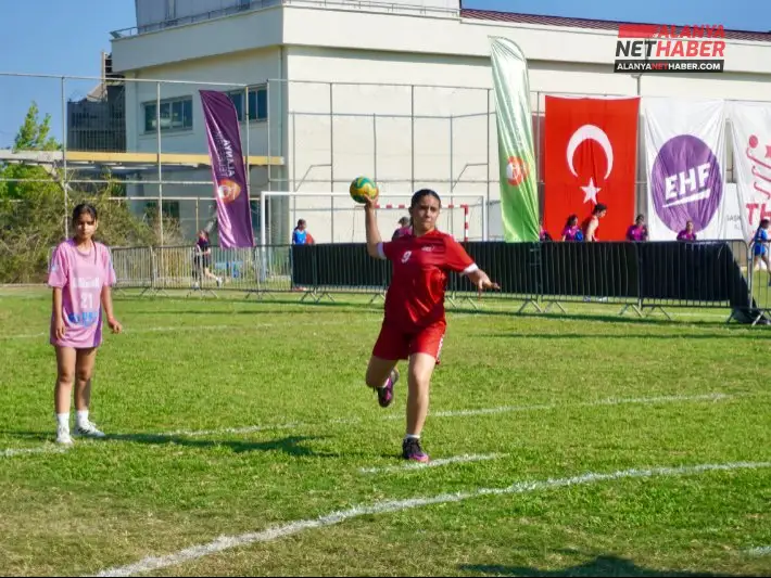 Sahada Rekabet Tribünde Şölen Başladı