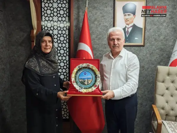 Müftü Yığman’dan Uygun’a Vefa Plaketi