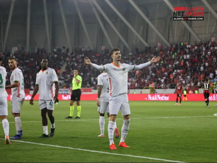 Alanyaspor Çorum'da Kritik Üç Puanı Kaptı