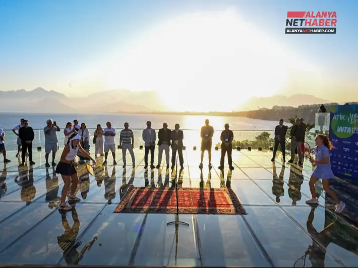 Tarihi Hıdırlık Kulesinde Raketler Antalya İçin Sallandı
