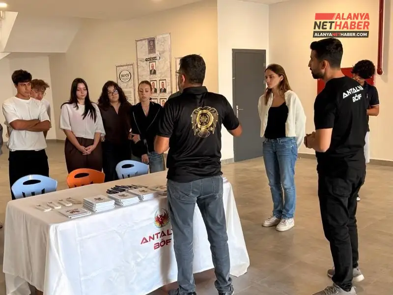 Antalya Emniyeti'nden Üniversite Öğrencilerine Güvenlik ve Uyum Eğitimi