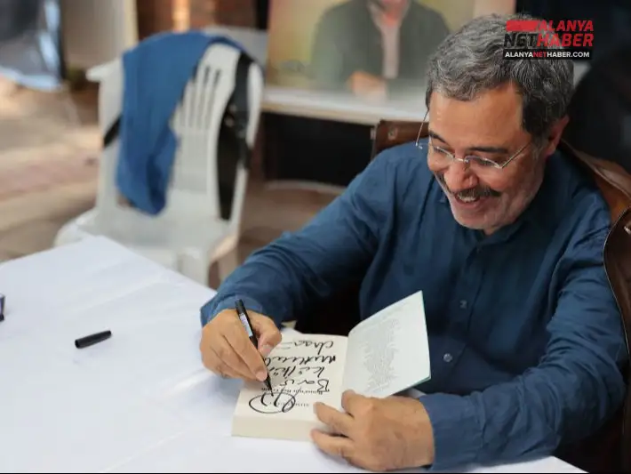 Antalya Kitap Fuarı'nda Yazarlar Okurlarla Buluştu
