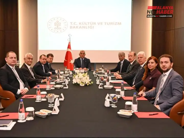 Antalya'da Hava Ulaşımına Nefes Aldıracak Zirve
