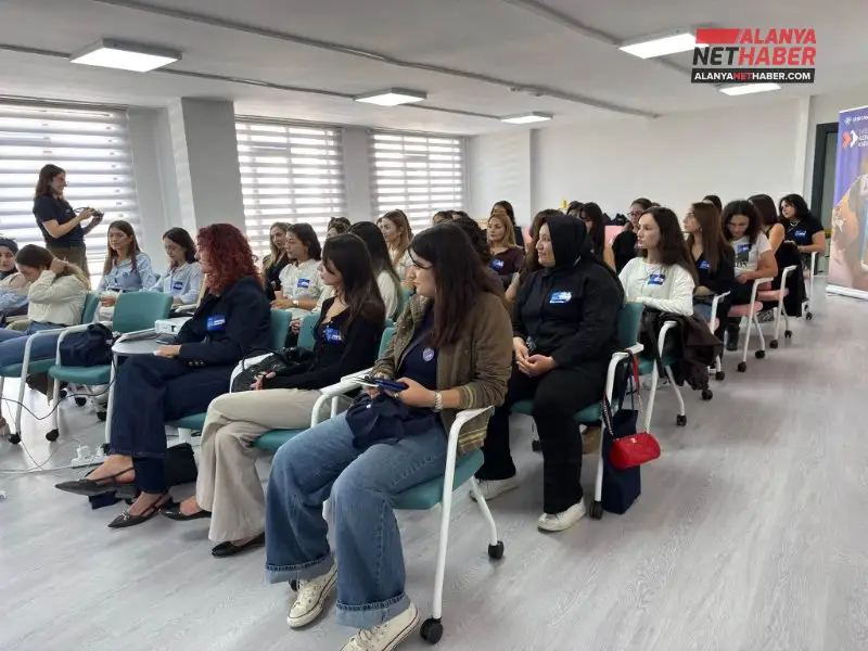 Genç Kadınlar Geleceğe İlerleyen Kadınlar Programı İçin Antalya'da Buluştu