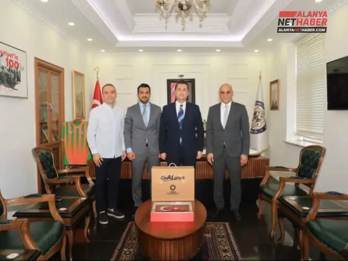 Plaj Futbolu Devleri İçin Bakışlar Kaymakam Öztürk'e Çevrildi
