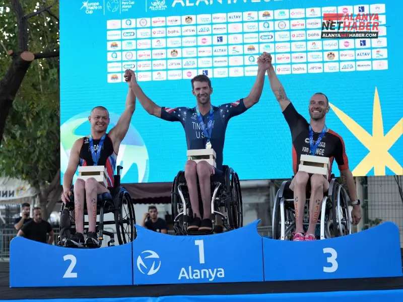 The 35th Alanya Triathlon, which started from the historical Kızılkule, was completed