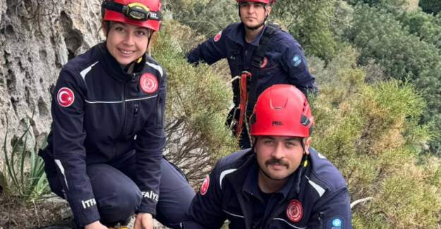 Büyükşehir Belediyesi İtfaiye Ekiplerinden Keçi Kurtarma Operasyonu