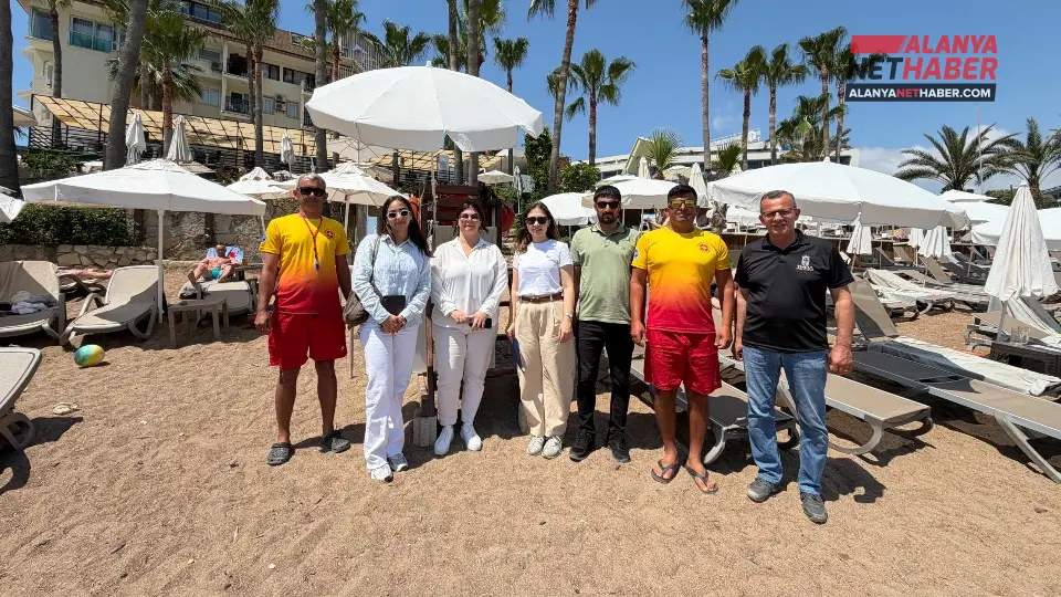 Alanya Sahillerinde Mavi Bayrak Mesaisi Başladı