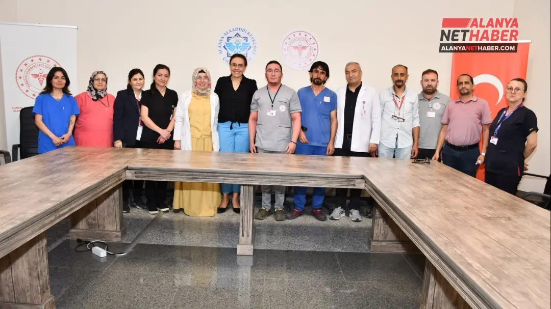 كبير الأطباء يلماز جنبًا إلى جنب مع الموظفين ذوي الإعاقة