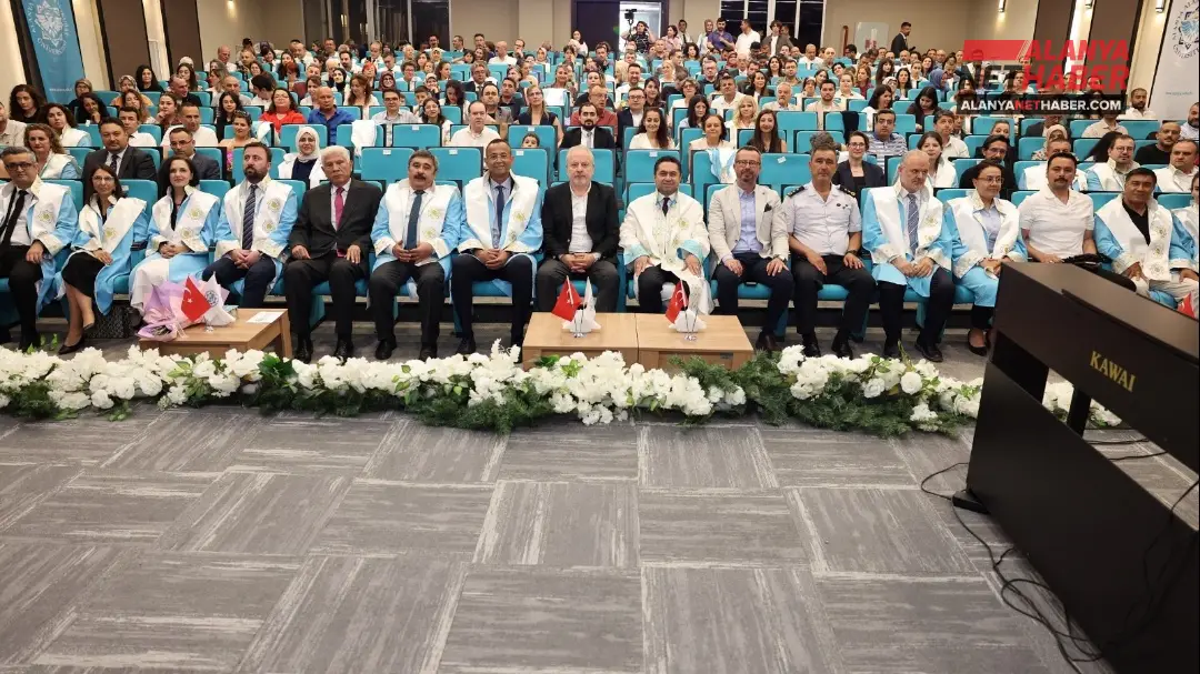 ALKÜ Bilim Neferleri Cübbelerini Gururla Giydi